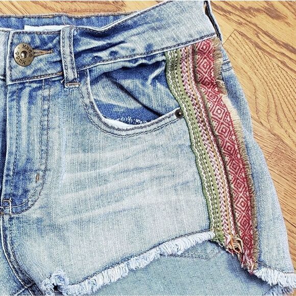 Cute Cutoff Mudd Shorts  - Picture 4 of 5